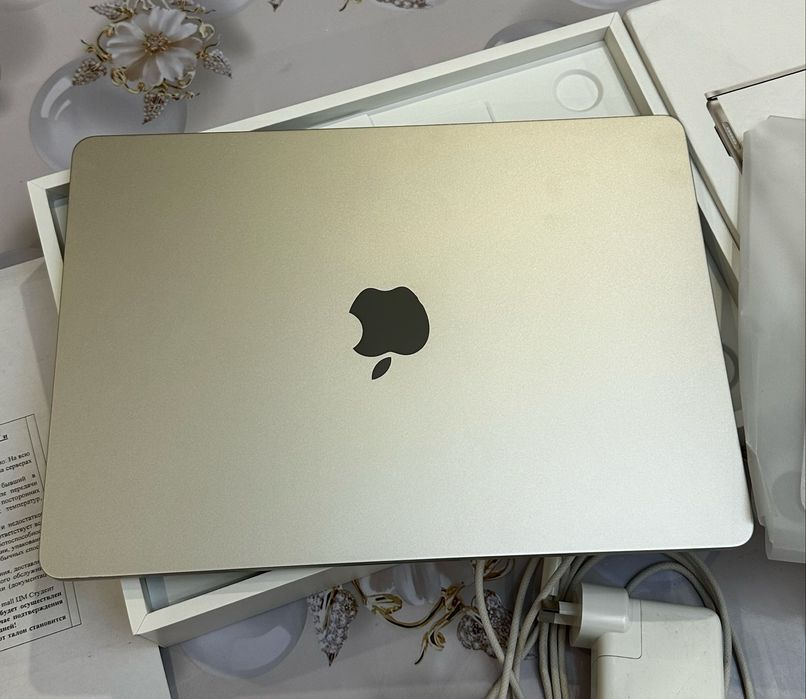 Macbook Air 13 M2, 8/256Gb 2024