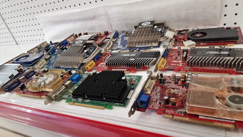 9 броя рабоотещи PCI-E РЕТРО видеокарти - РАЗЧИСТВАНЕ