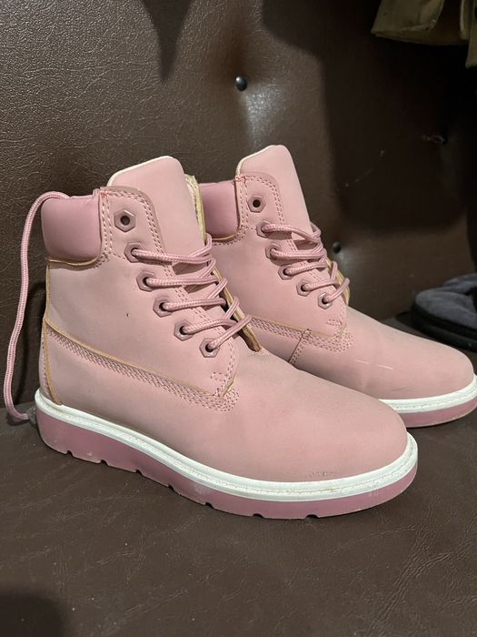 Розови боти