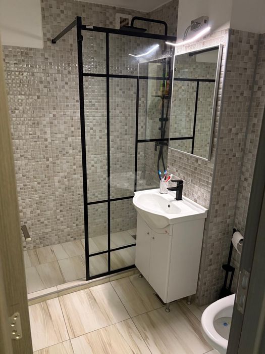 Proprietar inchiriez apartament 3 camere Herculane