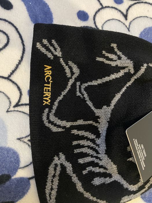 căciulă Arc’teryx, nouă