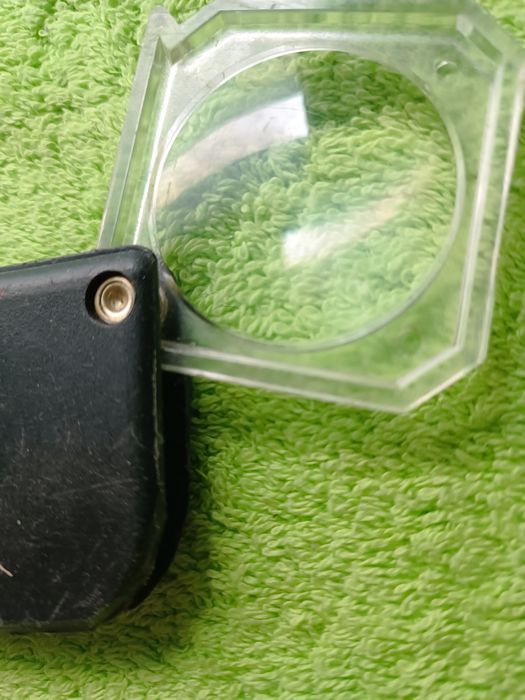 Lupa de buzunar cu teaca