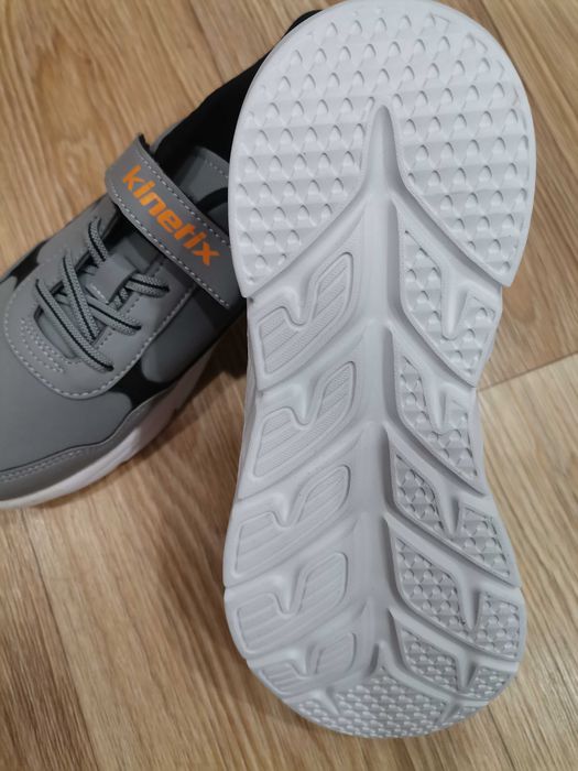 Продам кроссовки