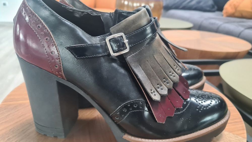 Обувки естествена кожа, супер запазени 39 номер