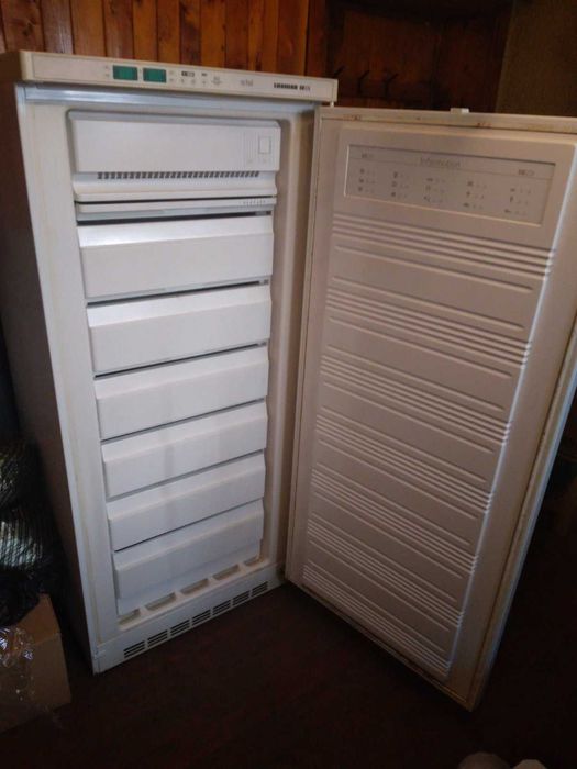 Фризер либхер в перфектно състояние