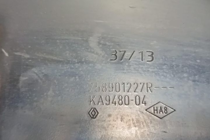 Scut motor 758901227R Dacia Duster prima generatie (facelift) seria