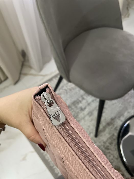 Geantă cosmetice/portfard Guess