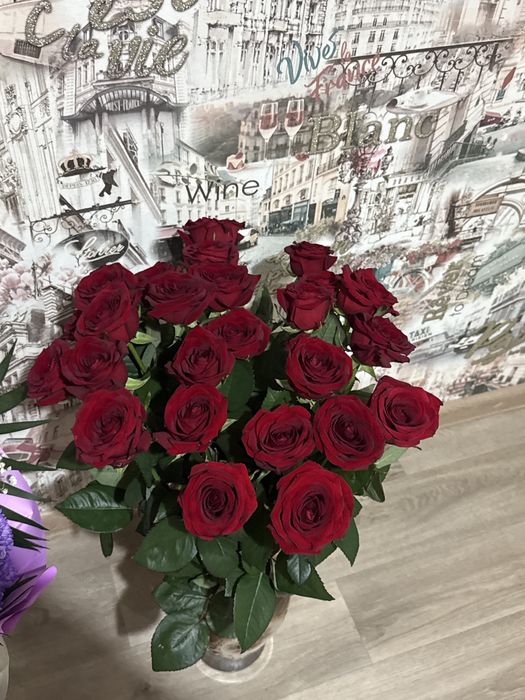 Продам цветы, красные белые