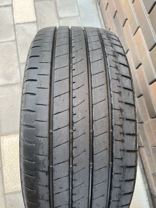 Шина  235/45/R18