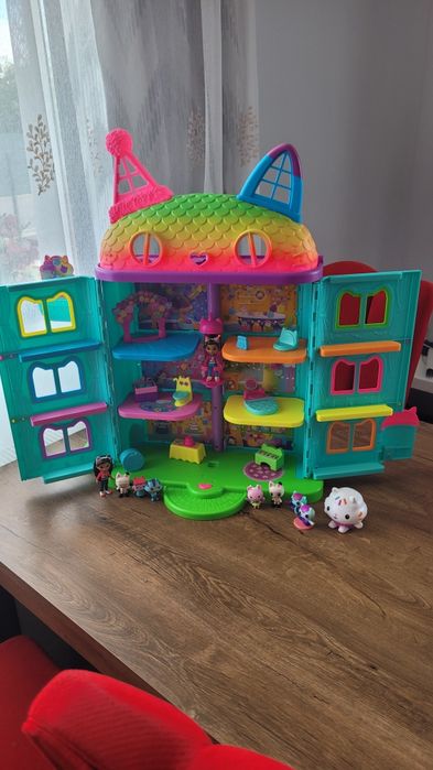 Căsuța Gabby' Dollhouse + figurine