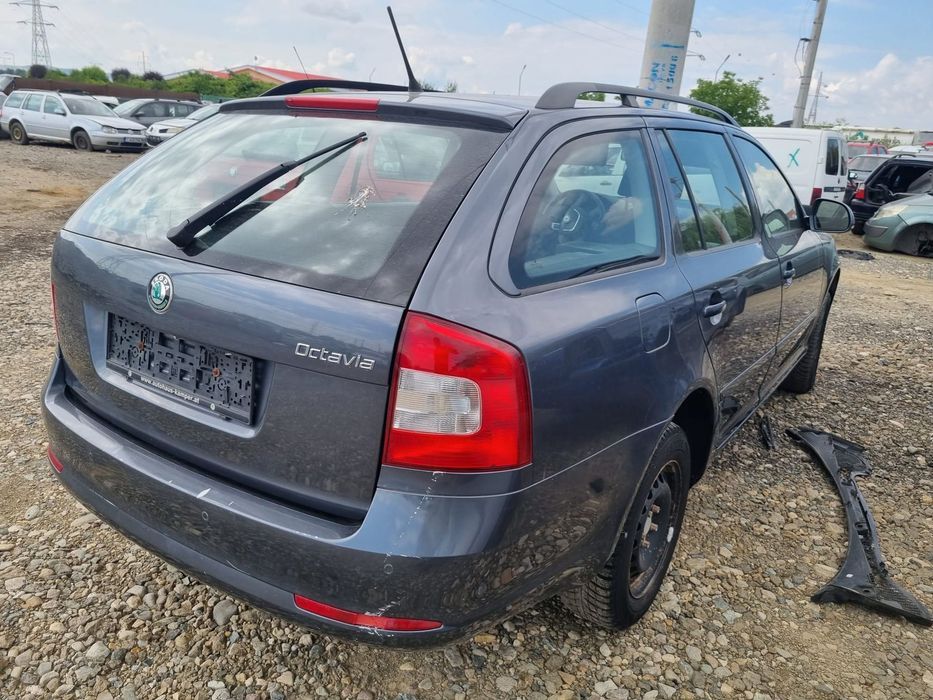 Dezmembram Skoda Octavia 2 Facelift, an 2011, 1.6 TDI cod CAY, euro 5