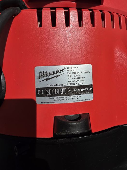 Aspirator milwaukee AS 2-250 ELCP CU BĂTAIE