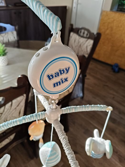 Carusel muzical pentru bebe