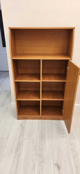 Продаётся книжный шкаф