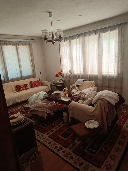 Продавам къща в Ябланица
