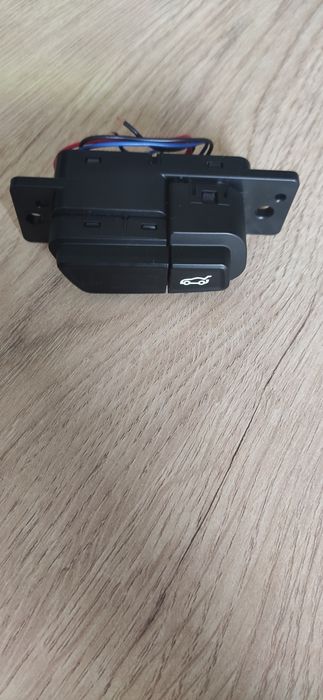 Cobalt. Кнопка для багажника