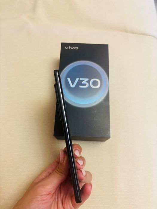 Продам смартфон Vivo V30