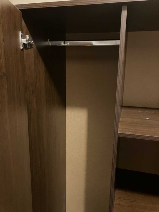 Двукрилен гардероб