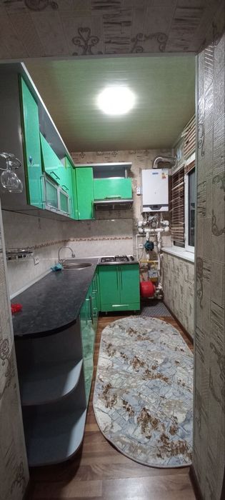 Фаргона шахар марказида фрунза массиф КИУФ университети енида етим дом