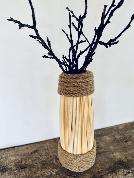 Натурална ваза с бохо дух – стъклена вътрешност!