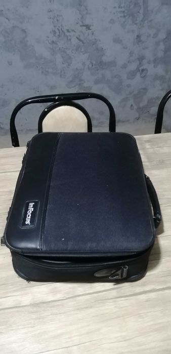 Кинопроектор сотилади