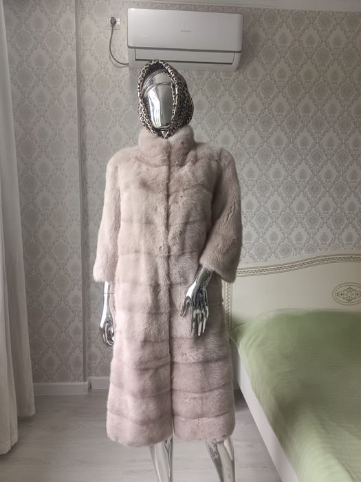 Шубы норка разные