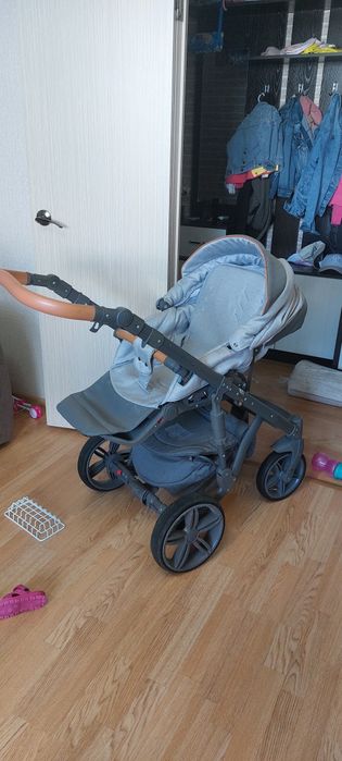 Продам коляску Adamex