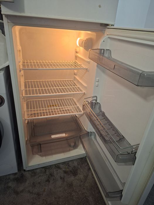 DE VANZARE  frigider aspirator, uscător si aierfier