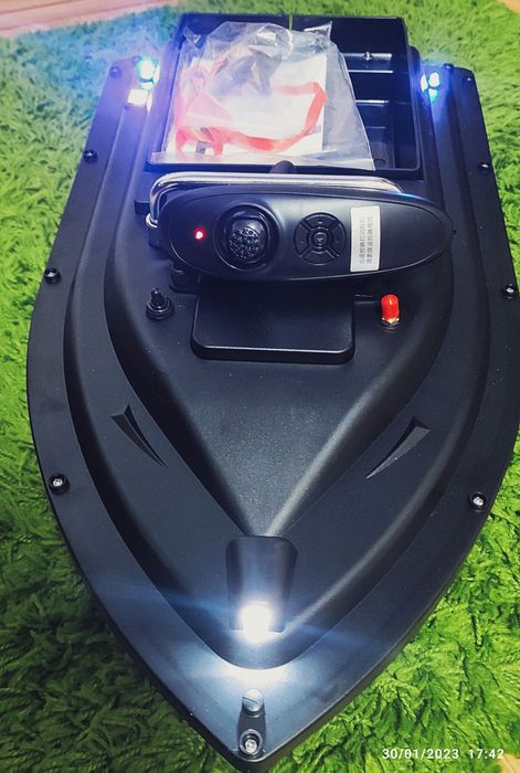 Лодка за захранка с автопилот 500м.обхват 5200mA батерия