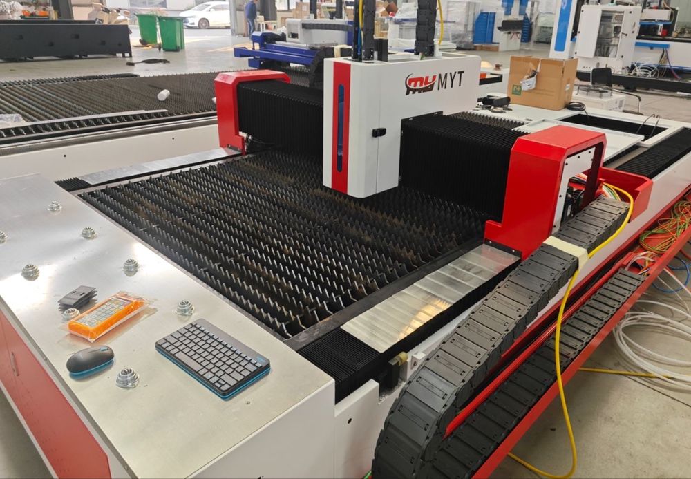 Лазерно рязане 3 kw на черни и цветни метали