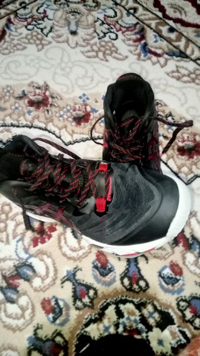 Продажа кроссовок