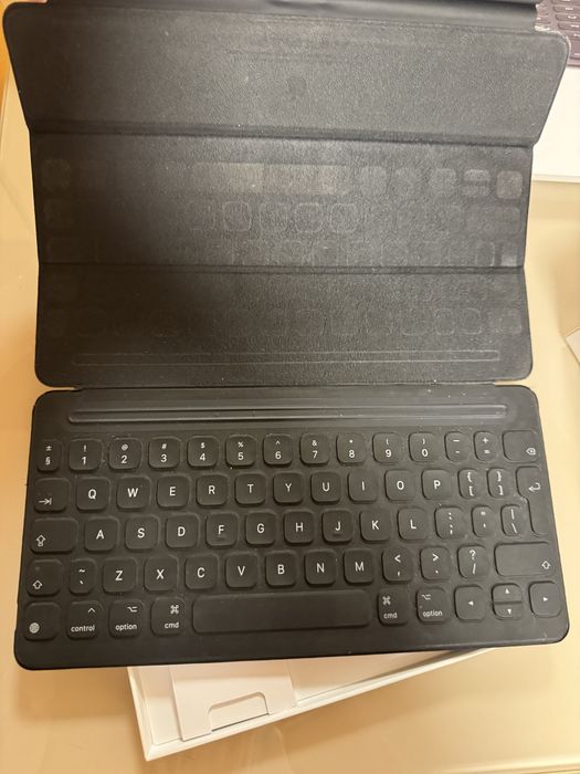 Apple Smart Keyboard