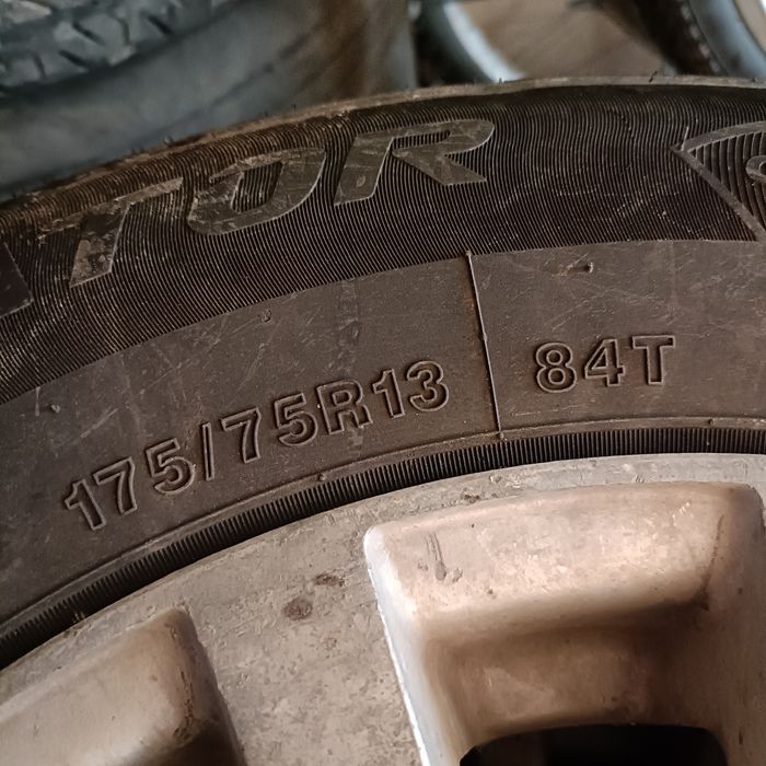 Новые шины с дисками