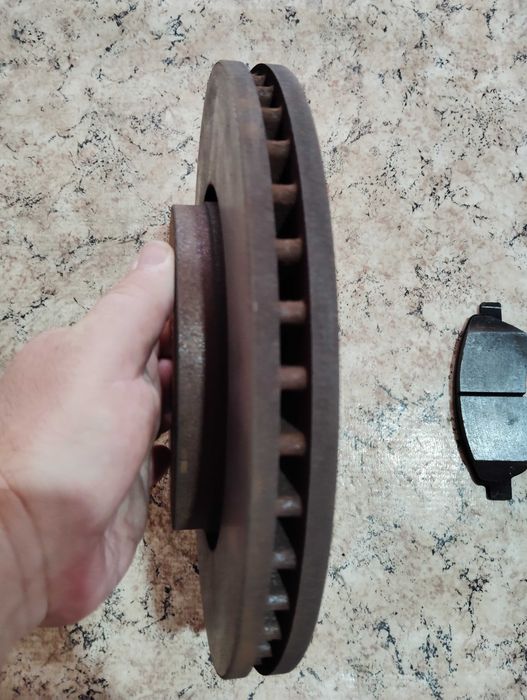 Продавам предни дискове За Хонда CRV3/2007-2012/