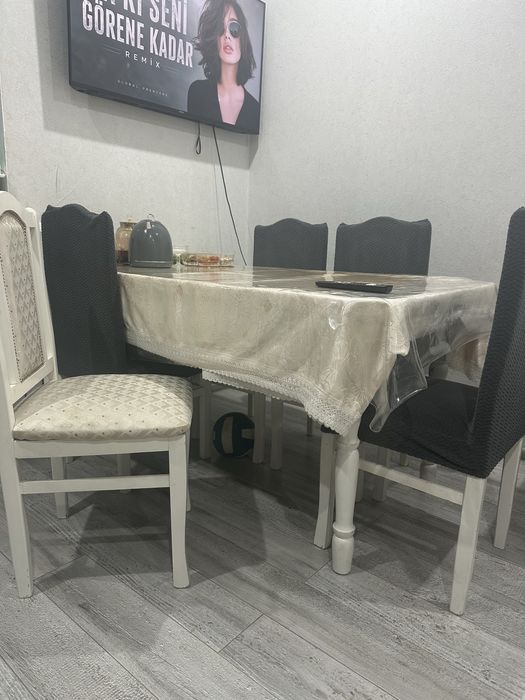 Стол со стульями