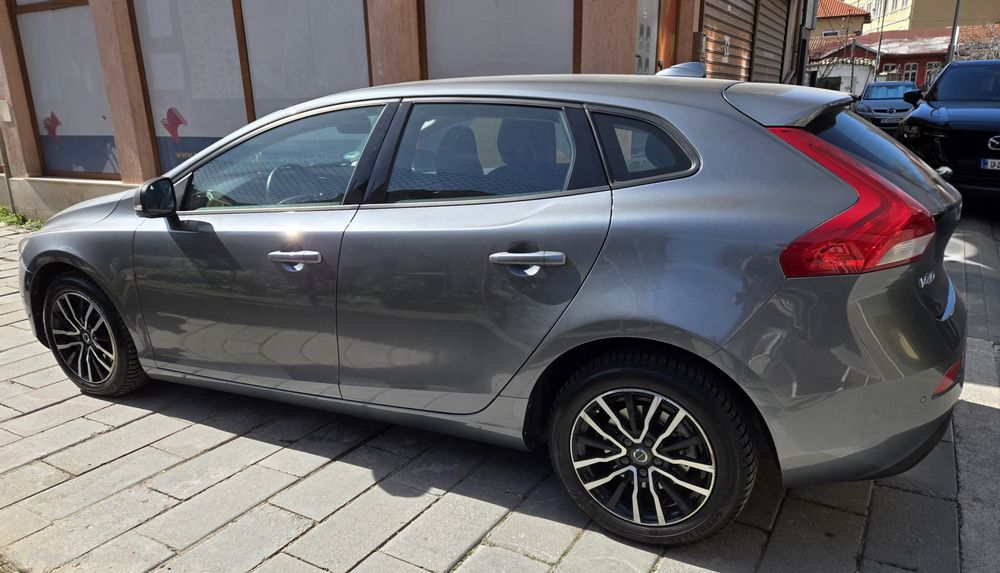 Volvo V40 - 2019 година