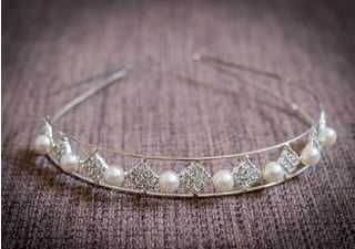 Diademe arginti pentru mirese cu perle si cristale modele diferite