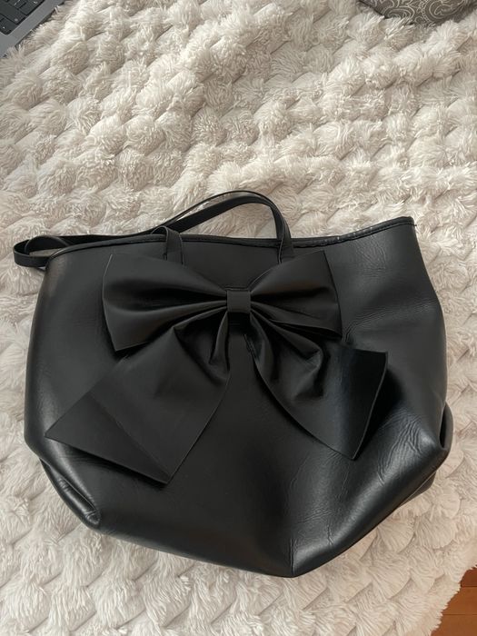 Черна дамска чанта с панделка