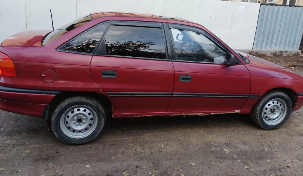 Продам авто Opel Astra 1992 года на ходу