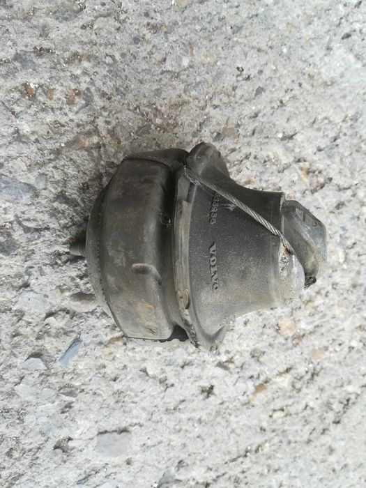 Тампон двигател Volvo V70 S60 Волво В70 С60