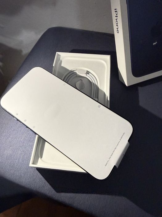 Vand iphone 17 pro max nou 256 gb