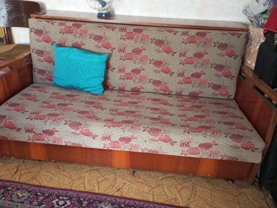 Предлагам диван спалня, двойно разтегателна в добро състояние