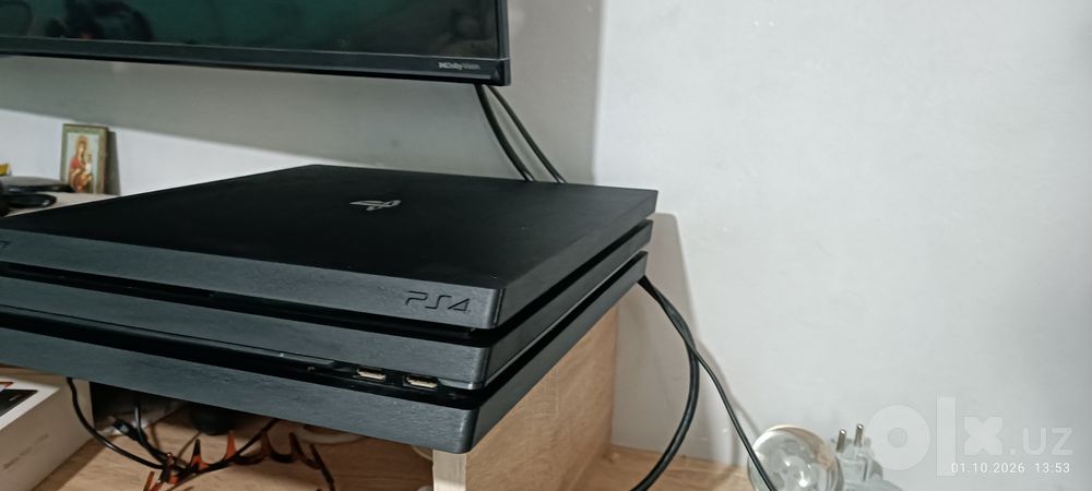 PlayStation 4 Pro 1 ТБ + 2 джойстика + игра + подписка PS PLUS ЛЮКС