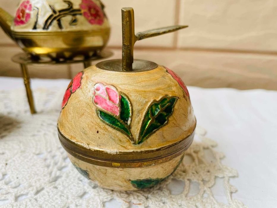 Красив месингов комплект от Англия с макове