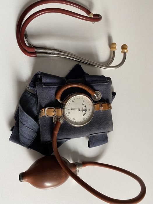 Старинен апарат за кръвно антикварен