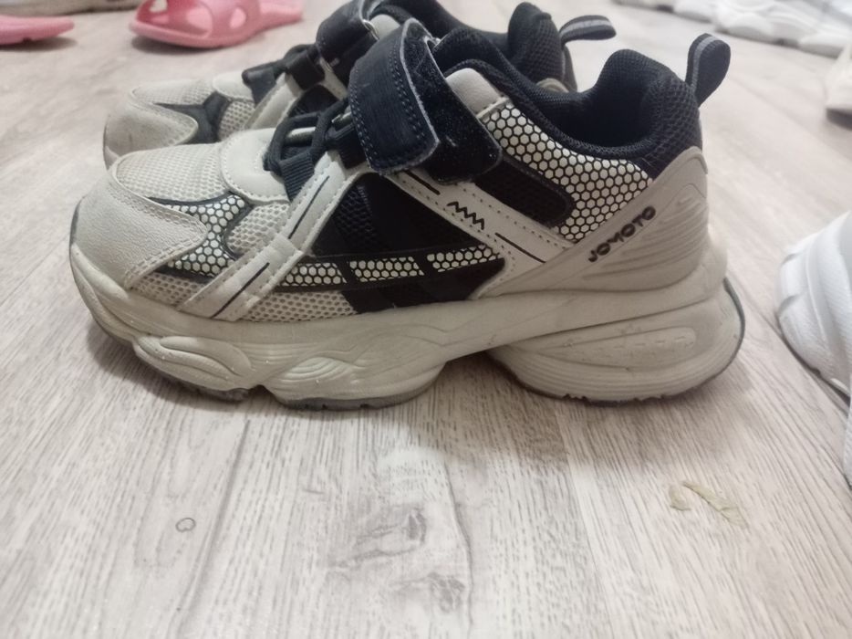 Кроссовки для девочки.