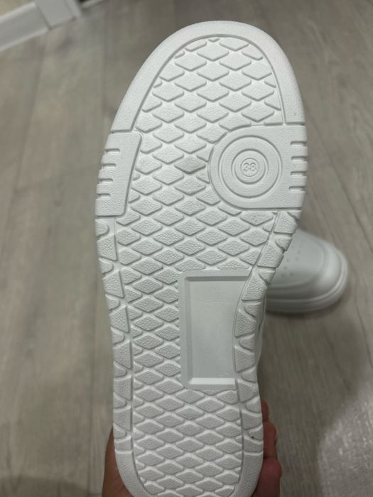 продам кросовкий Reebok