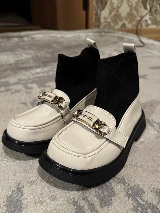 Продам детскую обувь