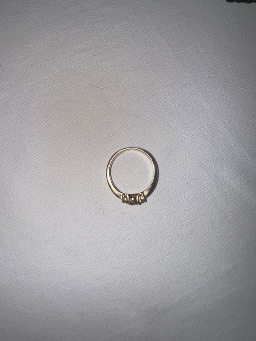 Златен пръстен с камък цирконии