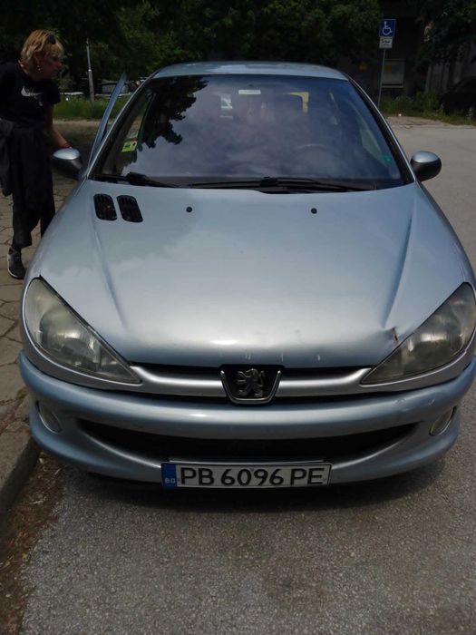 Автомобил   Пежо